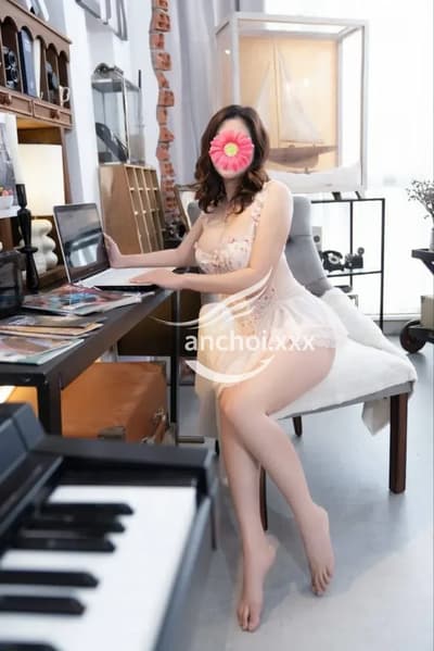 TÚ VÂN DÁNG CAO, MÔNG NỞ, VÚ TO NGON,BÚ LIẾM MIỆT MÀI
