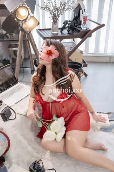 THÚY VÂN EM GÁI HIỀN LÀNH NHẸ NHÀN 