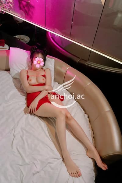 Hoàng Kim - Cô Gái Dâm Đãng Bú Liếm Làm Tình Phê Tê Tái