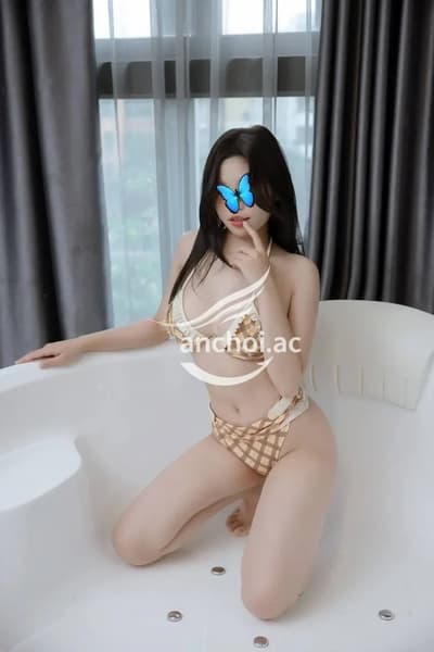 Nguyệt Kalena - Gái trẻ 2k6 - Ngực tự nhiên