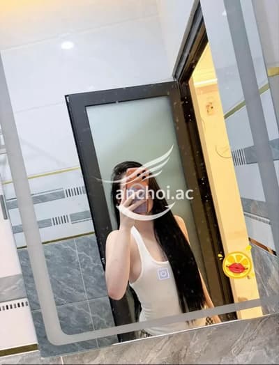 NEW BÉ TRINH DÁNG CAO DA TRẮNG,NGOAN HIỀN CHIỀU KHÁCH