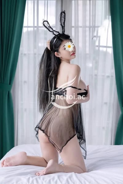THU THẢO - SỞ HỮU DÁNG ĐẸP VỚI BỘ NGỰC VÔ CÙNG GỢI CẢM