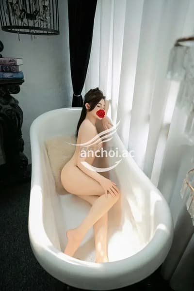 KIM NGÂN - GÁI NGOAN HIỀN CHIỀU KHÁCH - BƯỚM HỒNG HÀO KHÍT NỊT - VÚ TO MÔNG CONG TRÒN - NƯỚC NÔI ĐỦ