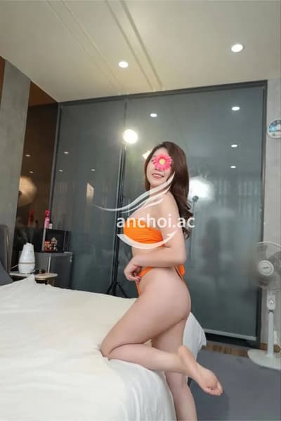 Mia- Em gái Vú to, Bướm múp Bao phê