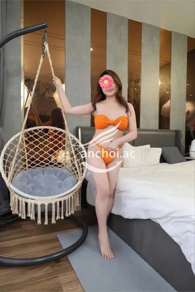 Mia- Em gái Vú to, Bướm múp Bao phê