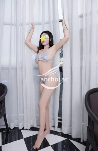 Nhi Nhi cặp vú to tròn căng mọng