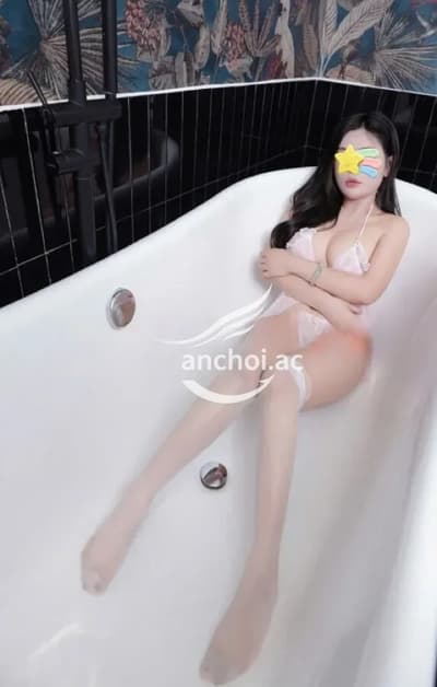 Nhi Nhi cặp vú to tròn căng mọng