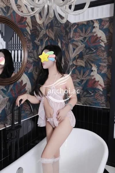 Nhi Nhi cặp vú to tròn căng mọng