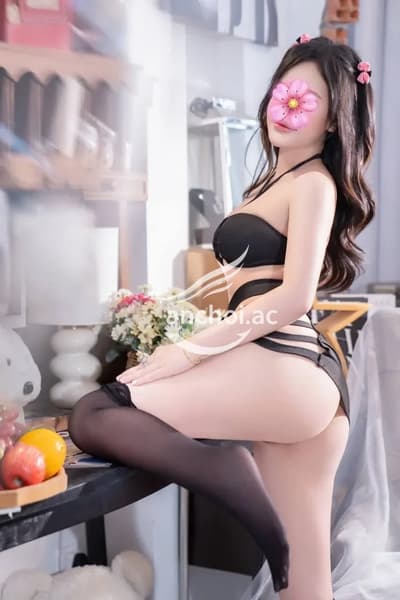 Anh Thư Xinh Đẹp Ngoan Hiền Chiều Khách 