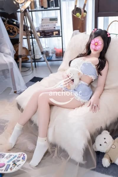Anh Thư Xinh Đẹp Ngoan Hiền Chiều Khách 