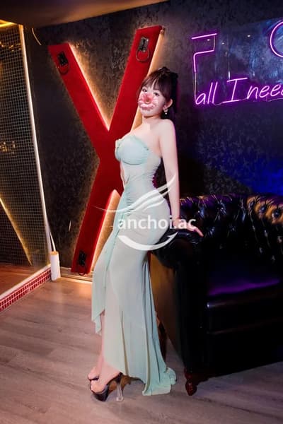 NGỌC VY - GÁI XINH DA TRẮNG DANGS ĐẸP LÀM TINHF CỰC PHÊ.