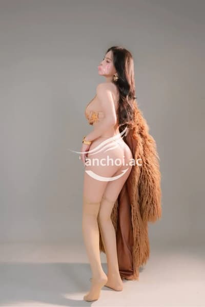 HOA LAN - SỞ HỮU DÁNG ĐẸP VỚI BỘ NGỰC VÔ CÙNG GỢI CẢM CHIỀU KHÁCH