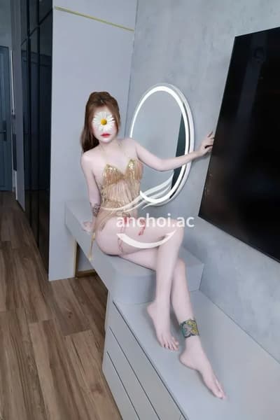 Dâu Tây_ Gái Teen chiều khách, mặt xinh, dáng đẹp