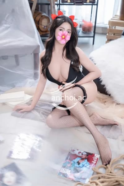 BÉ NHÍM 2K5 DÁNG ĐẸP, NGỰC CĂNG TRÒN, CỰC KỲ XINH XẮN