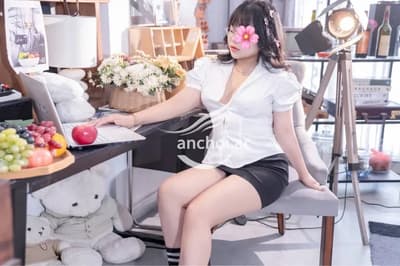 YẾN NHI XINH XẮN VÚ TO KẸP XÚC XÍCH SEXY DÂM CHIỀU KHÁCH HÀNG