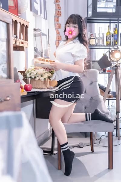 YẾN NHI XINH XẮN VÚ TO KẸP XÚC XÍCH SEXY DÂM CHIỀU KHÁCH HÀNG
