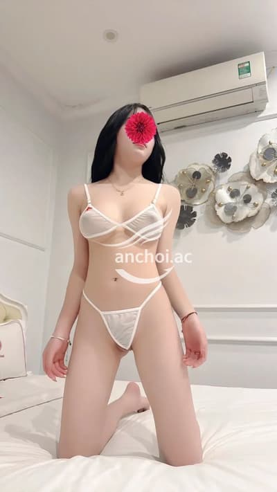 BÉ THUÝ XINH NON VÚ TO LỒN HỒNG