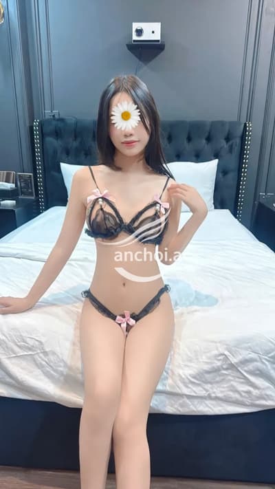 PHƯƠNG LINH XINH XẮN ĐÁNG YÊU CHIỀU KHÁCH