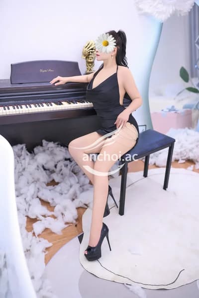 QUỲNH NGA - ĐAM MÊ TÌNH DỤC - CHUYÊN KHOA KÈN SÁO - ĐIỆN NƯỚC LÊNG LÃNG - NGOAN HIỀN CHIỀU KHÁCH