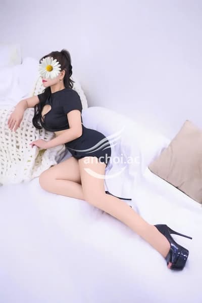 QUỲNH NGA - ĐAM MÊ TÌNH DỤC - CHUYÊN KHOA KÈN SÁO - ĐIỆN NƯỚC LÊNG LÃNG - NGOAN HIỀN CHIỀU KHÁCH