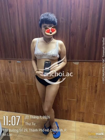[ MỚI ] QUỲNH ANH - CA SI PHONG TRA   MỚI VAO NGHỀ - NHÍ NHẢNH - DỂ THƯƠNG