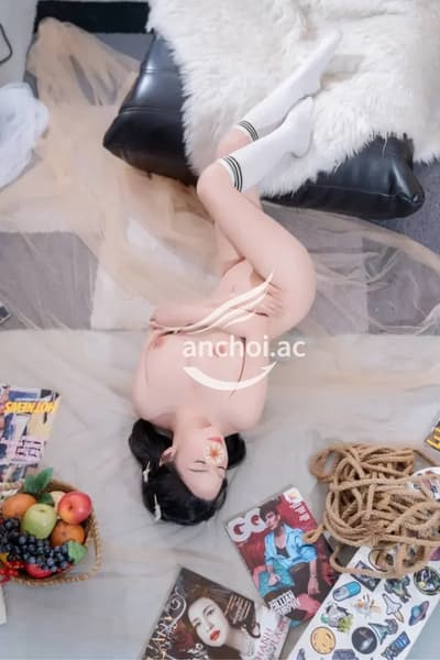 LyNa trẻ trung xinh xắn chiều khách