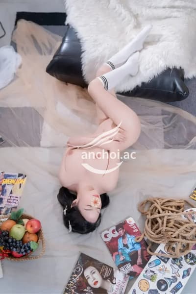 LyNa trẻ trung xinh xắn chiều khách