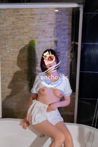 NGỌC HUYỀN - CÔ NÀNG TÓC NGẮN PHỤC VỤ NHƯ NGƯỜI TÌNH