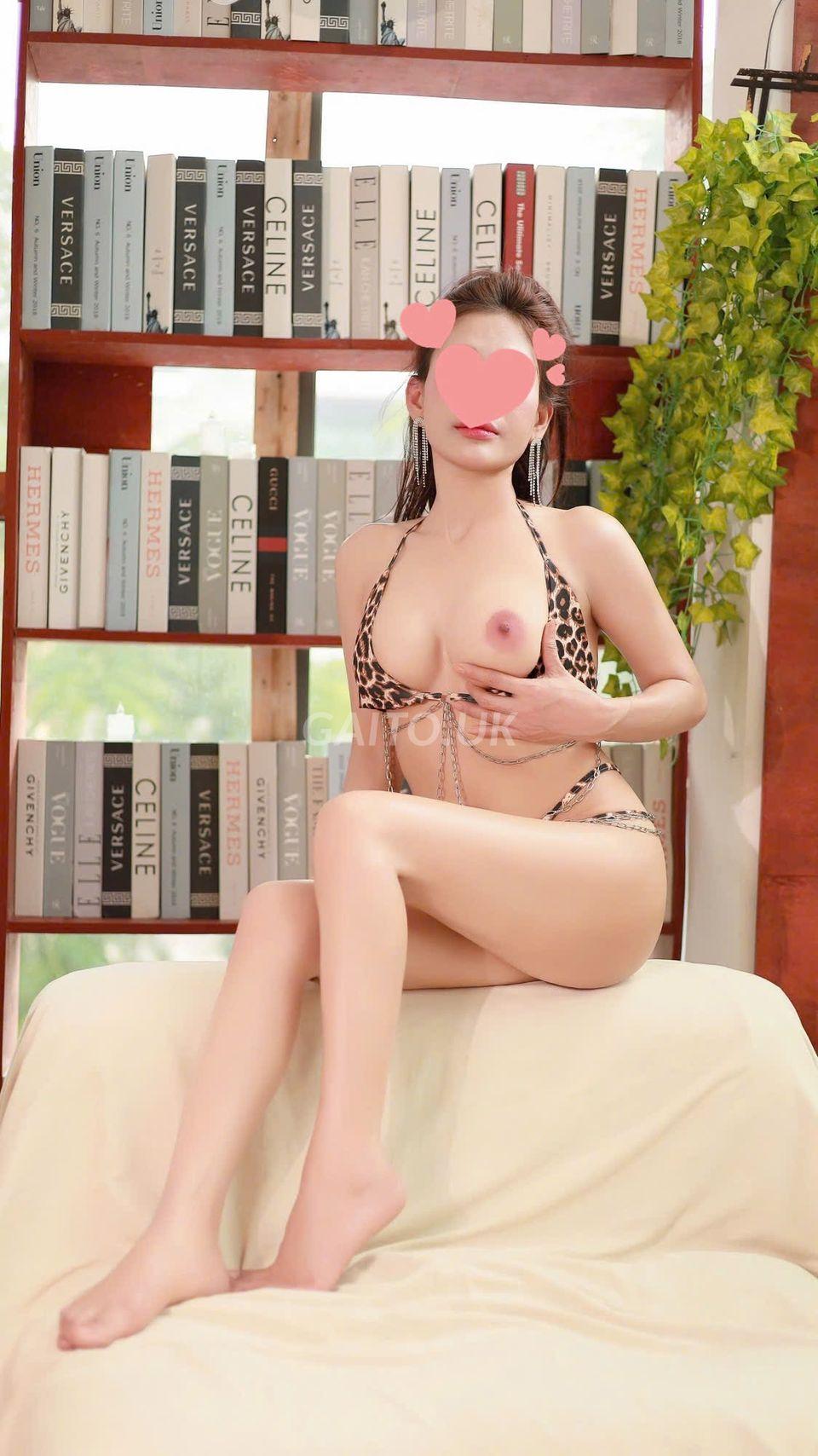 Duyên Anh - Dâm Nữ Bú Liếm Điêu Luyện- Rên Là Muốn Ra