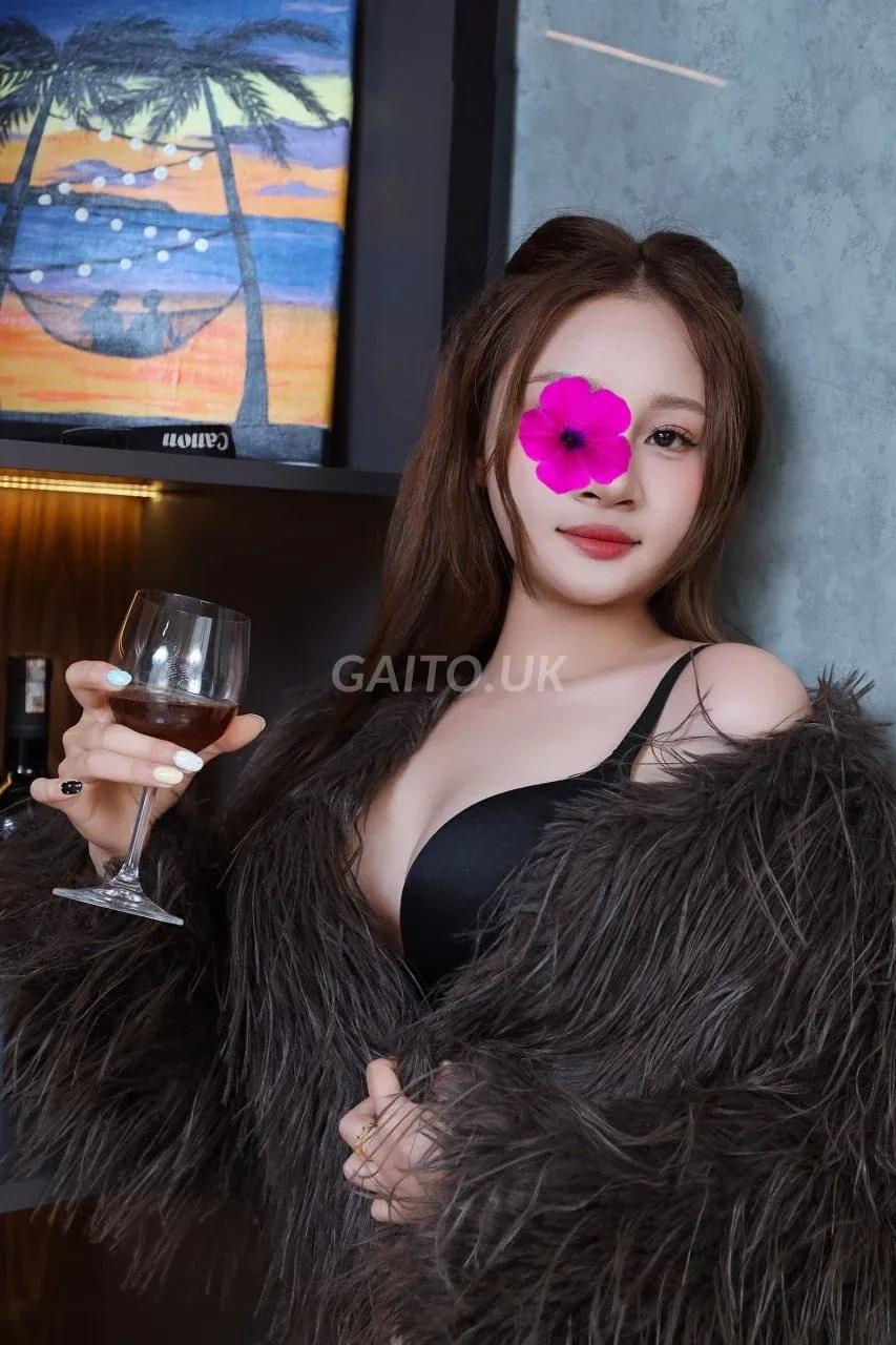 GÁI TEEN XINH _BĂNG BĂNG _ DA TRẮNG _VÚ TRÁI ĐÀO_ NGỌT NGÀO TÌNH CẢM