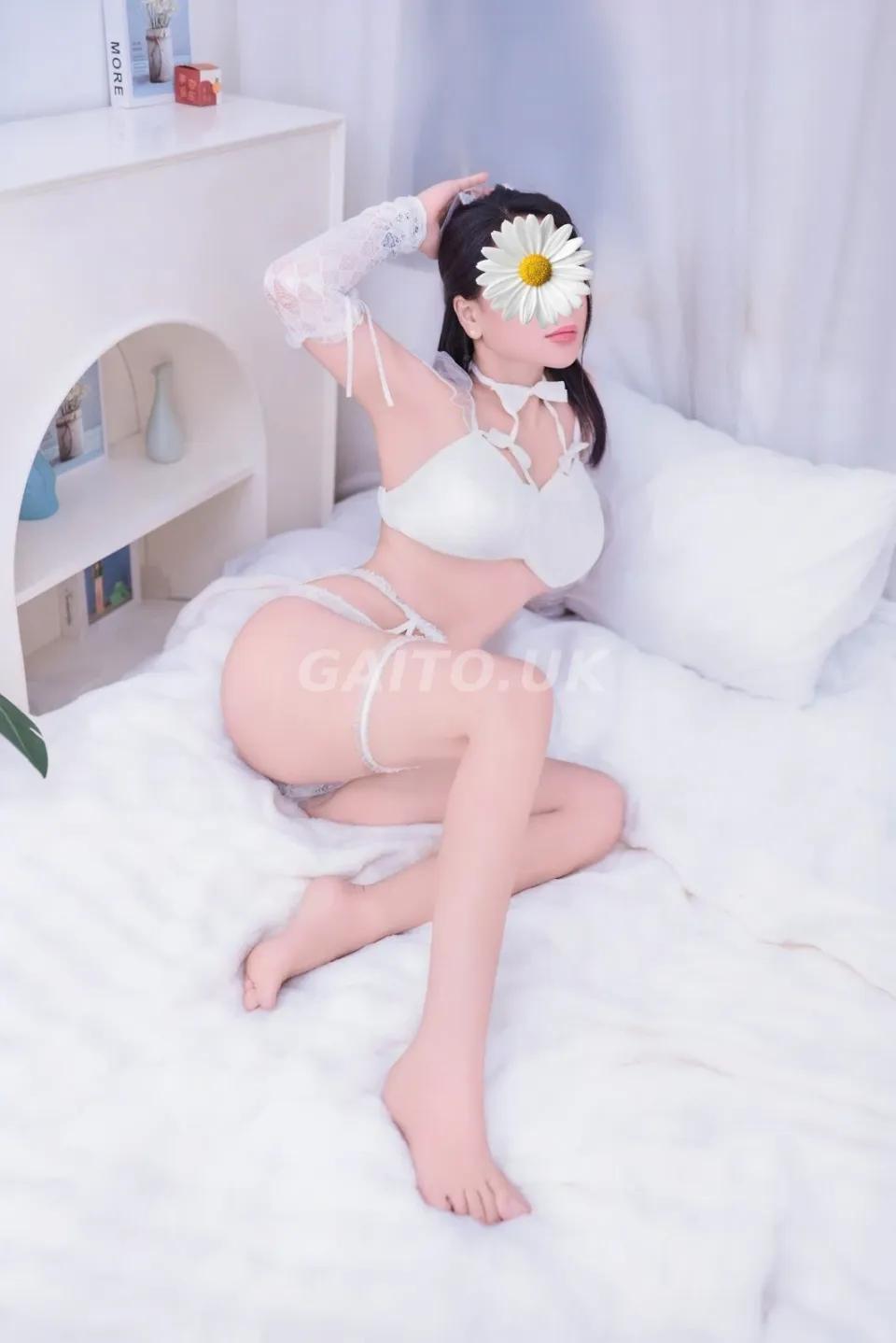 EM THẢO DA TRẮNG DÁNG NGON CHIỀU KHÁCH SIÊU ĐỈNH