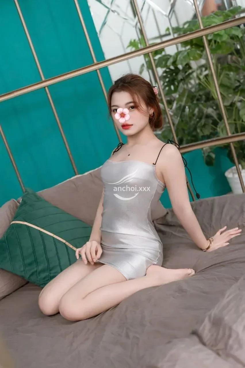 BÉ SU - EM GÁI DÂM NGOAN CHIỀU KHÁCH