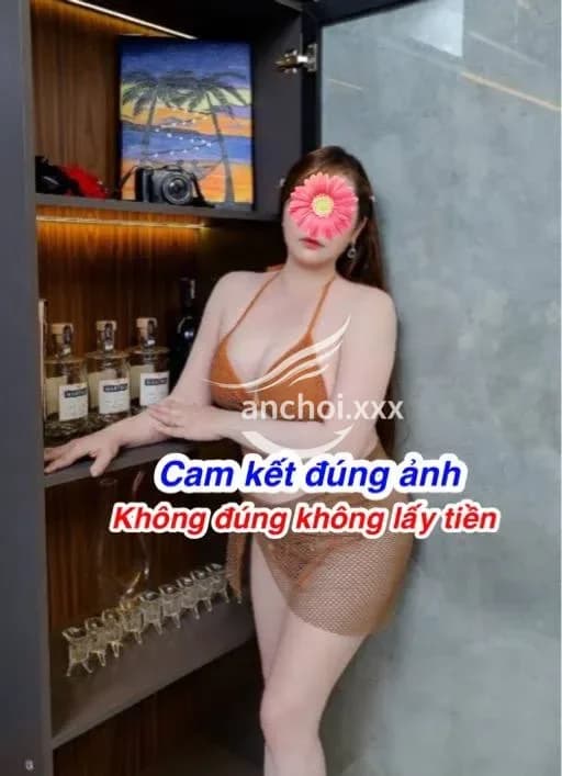 Phương Trang - Vú to'Bướm mướt, yêu chiều khách