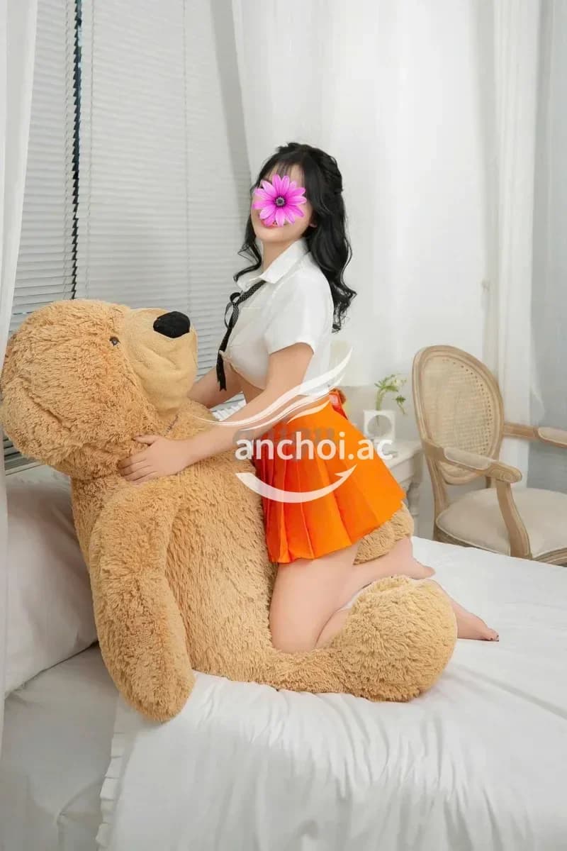 BẢO ANH - GÁI NGOAN CHIỀU KHÁCH - VÚ TO TRÒN [2100]