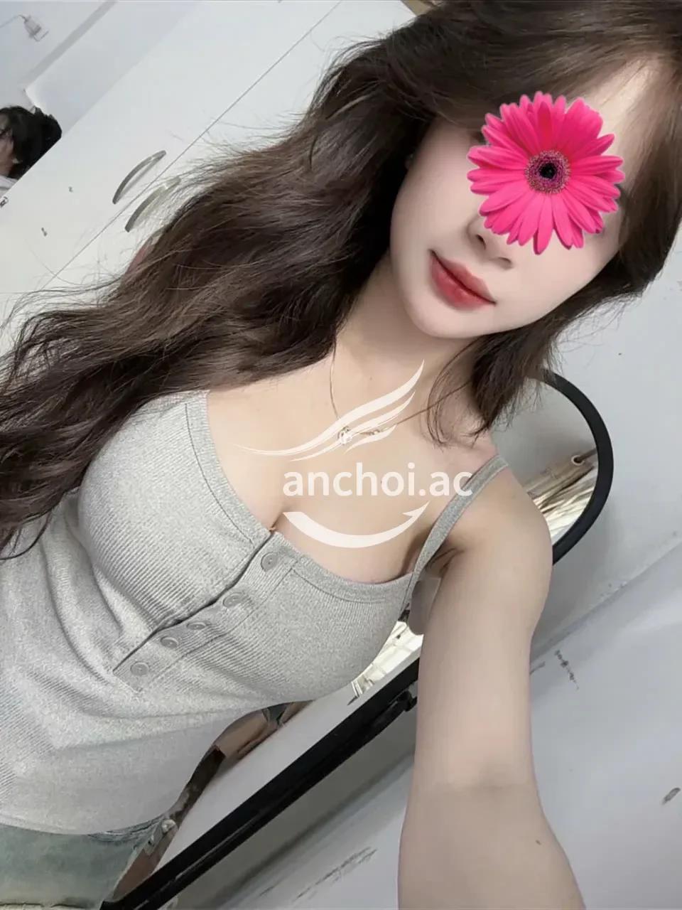 BÉ THUÝ XINH NON VÚ TO LỒN HỒNG