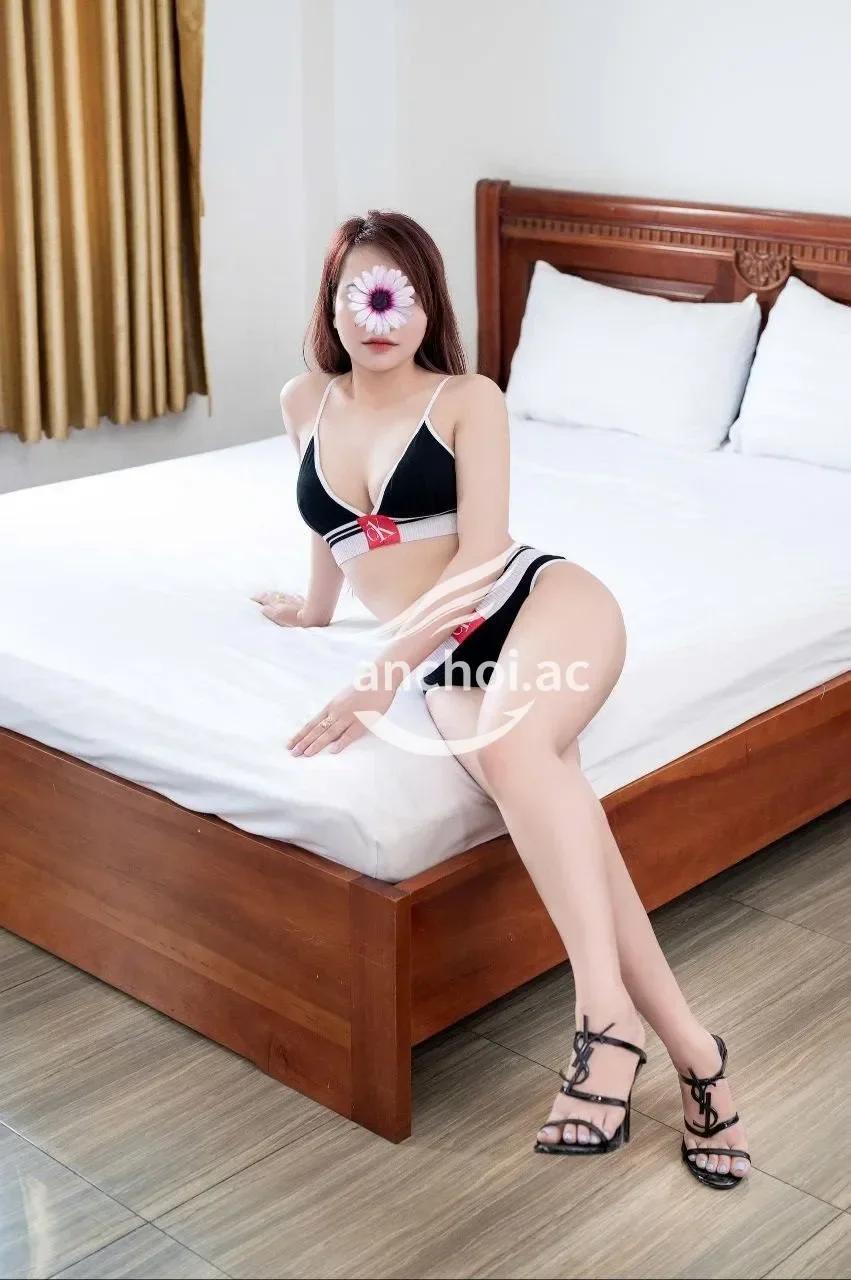 Linh Tây -  Xinh Dâm Ngoan Chiều Khách Bím Múp Bót