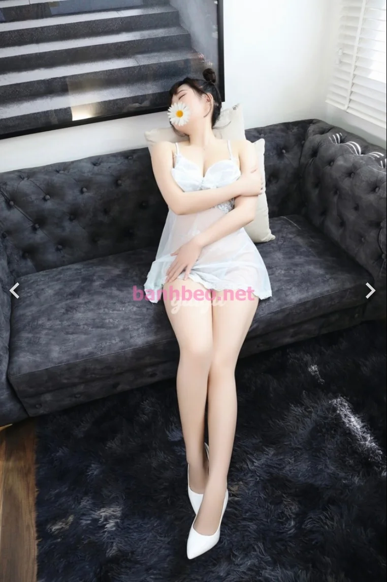 THU LINH - XINH NHẸ NHÀNG CHIỀU KHÁCH GẶP LÀ MÊ