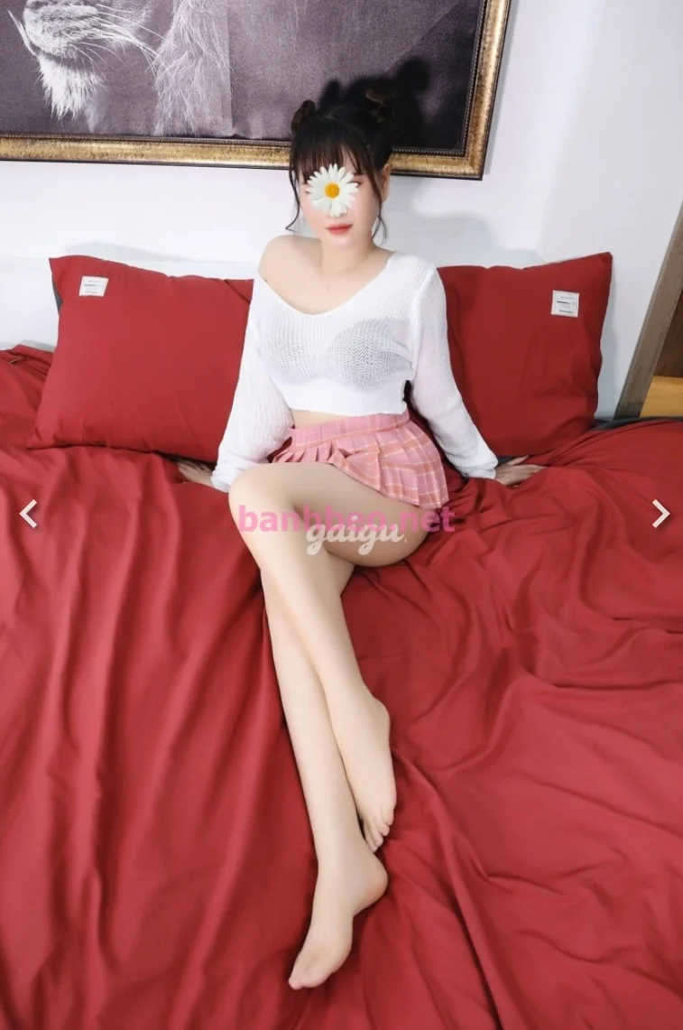 THU LINH - XINH NHẸ NHÀNG CHIỀU KHÁCH GẶP LÀ MÊ