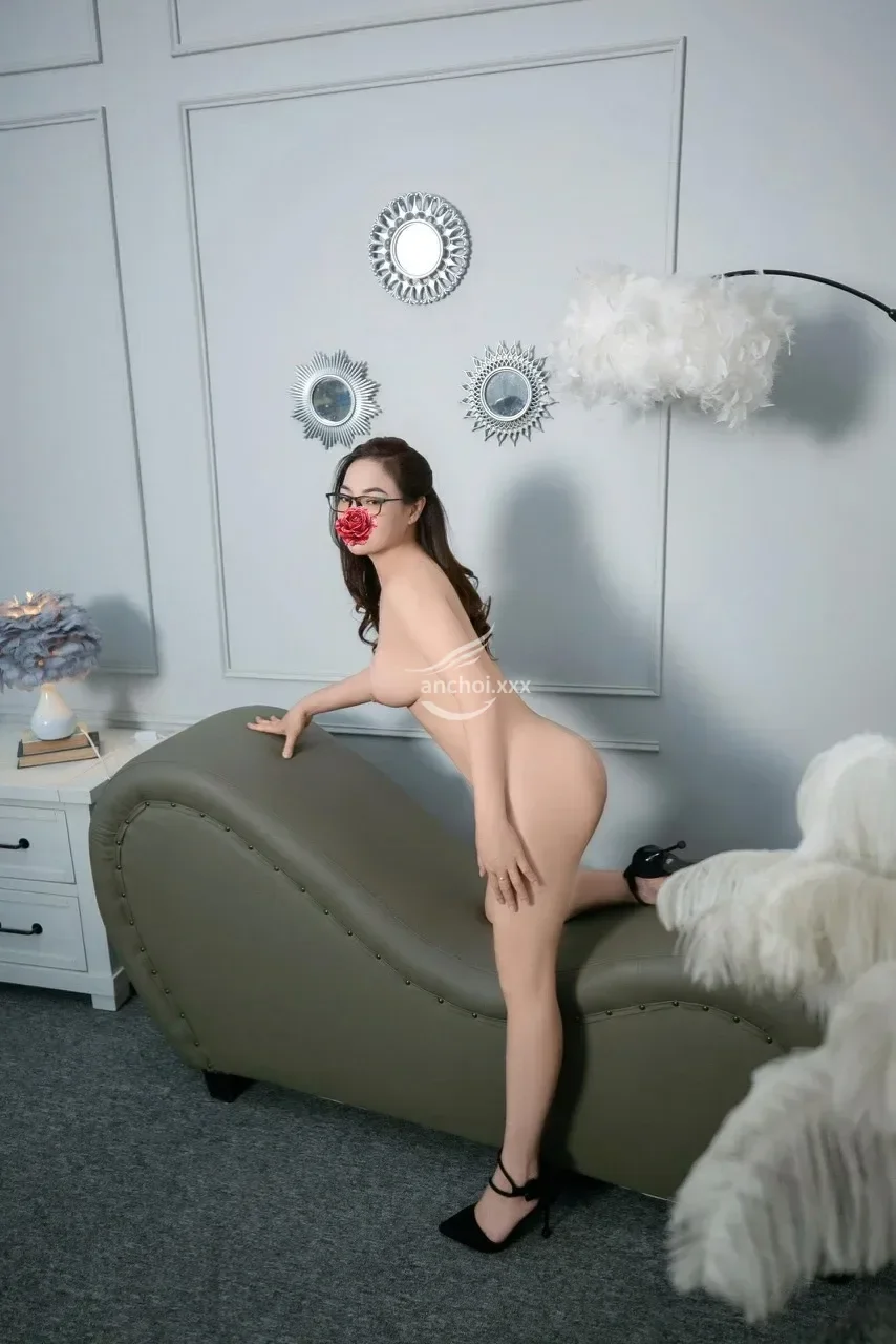 ĐỖ QUYÊN - MẶT XINH VÚ TO DÂM VÔ ĐỐI