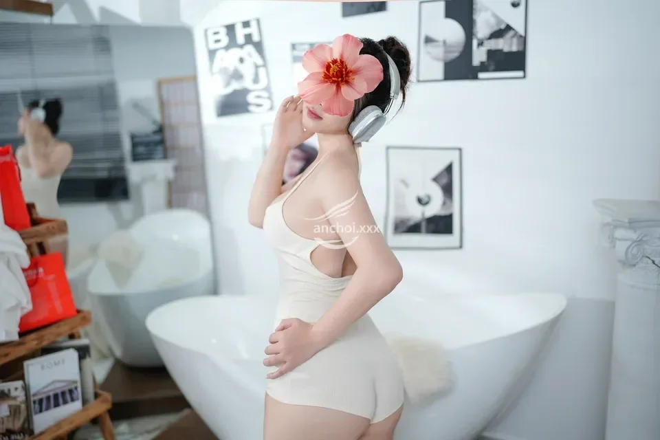 LiLi ngực to Bím múp thần dâm