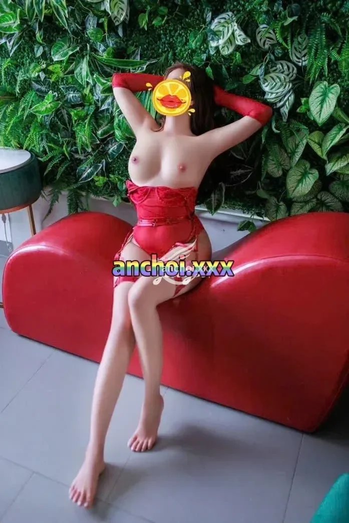 HUYỀN TRANG_ XINH DÂM PHỤC VỤ VUI VẺ