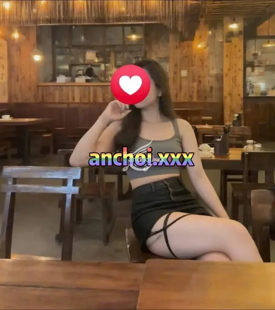 HUYỀN TRANG_ XINH DÂM PHỤC VỤ VUI VẺ