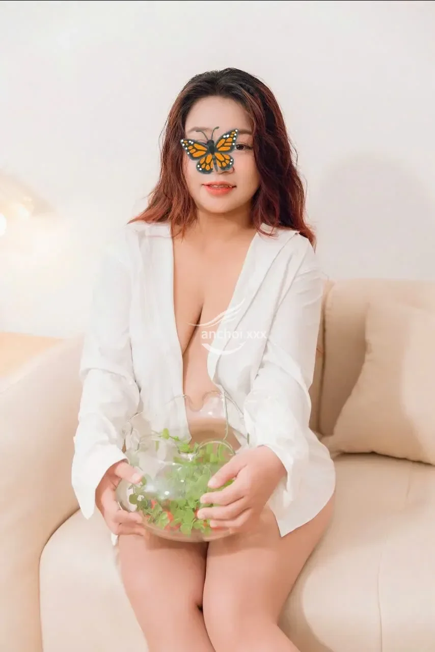 BÉ NHI_NON TƠ XINH DÂM PHỤC VỤ VUI VẺ
