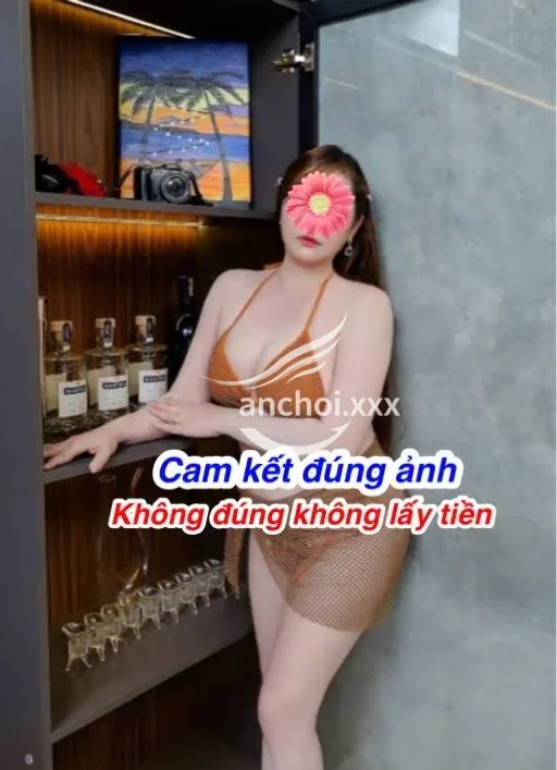 Phương Trang - Vú to'Bướm mướt, yêu chiều khách