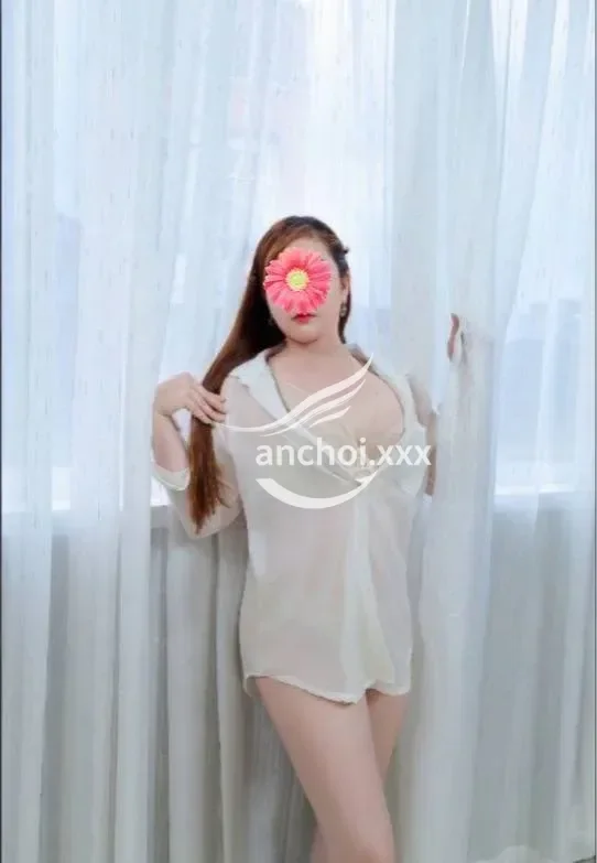 Phương Trang - Vú to'Bướm mướt, yêu chiều khách