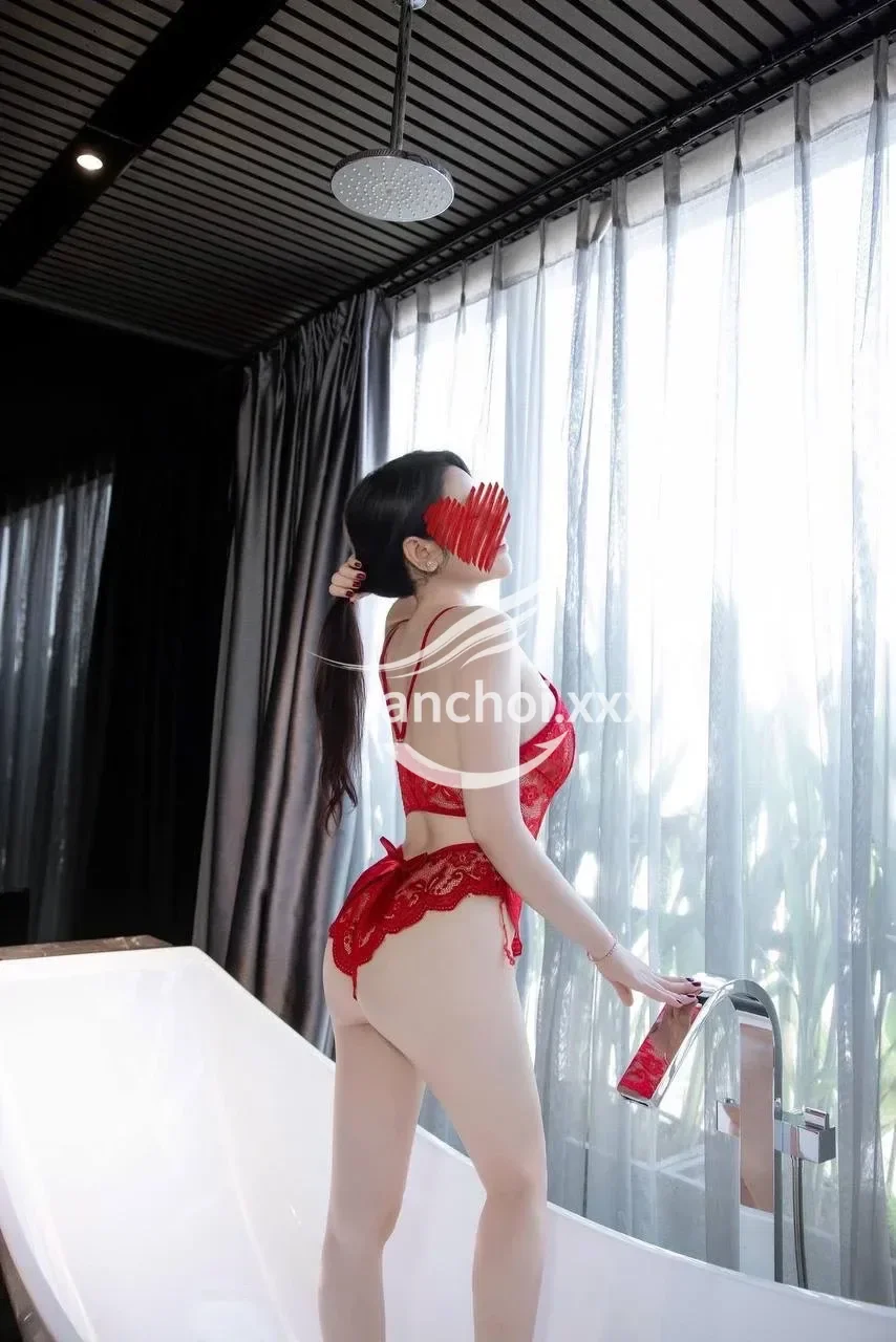 Quỳnh Anh - Dễ Thương , Cuốn Hút Dịch Vụ Chất Lượng 