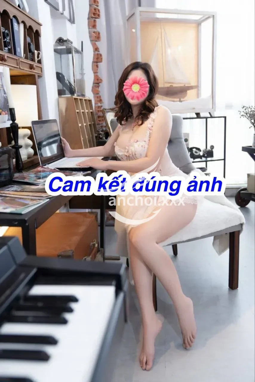 TÚ VÂN DÁNG CAO, MÔNG NỞ, VÚ TO NGON,BÚ LIẾM MIỆT MÀI