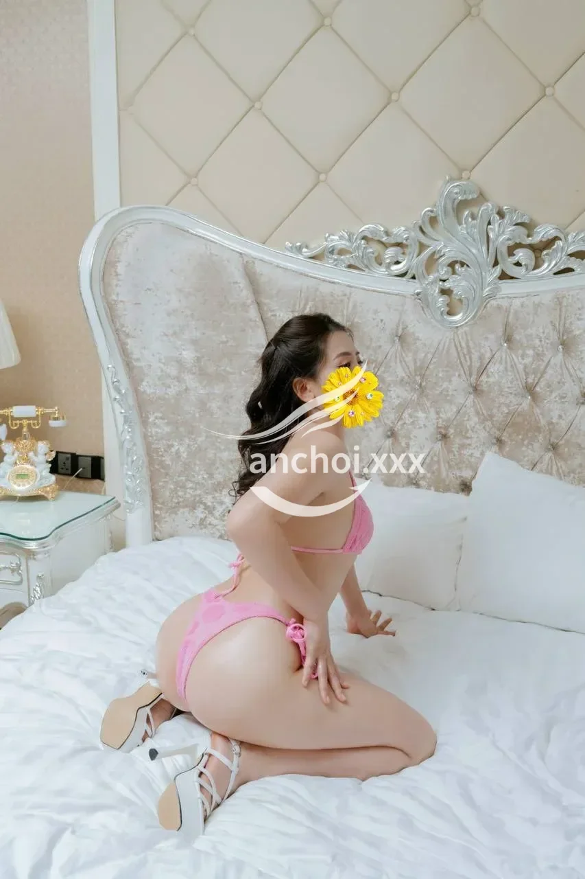 QUỲNH ANH EM GÁI XINH, DÁNG ĐẸP,BÍM ƯỚT ÁT,HÀNG THẬT
