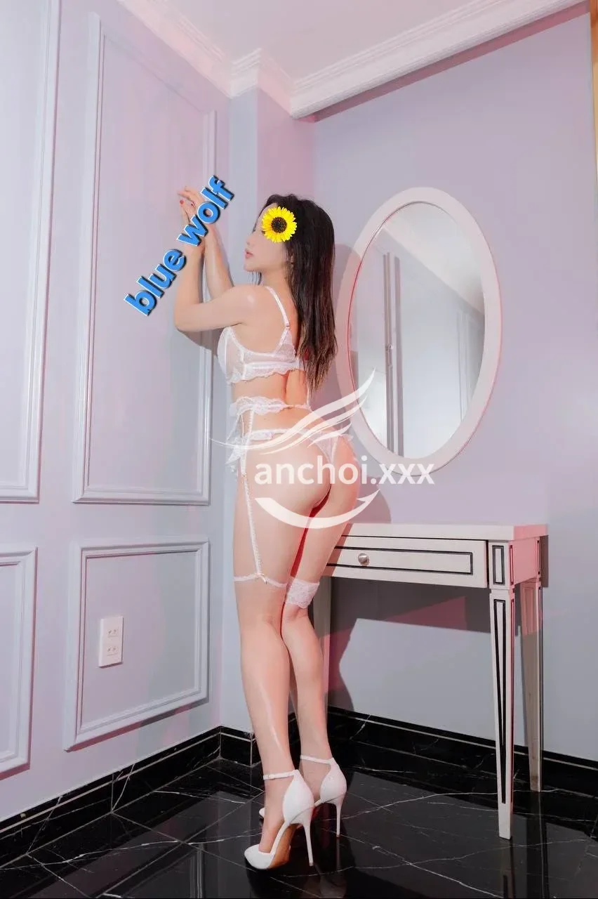 Quỳnh Anh_siêu mẫu vô cùng xinh đẹp với quả body căng đét 