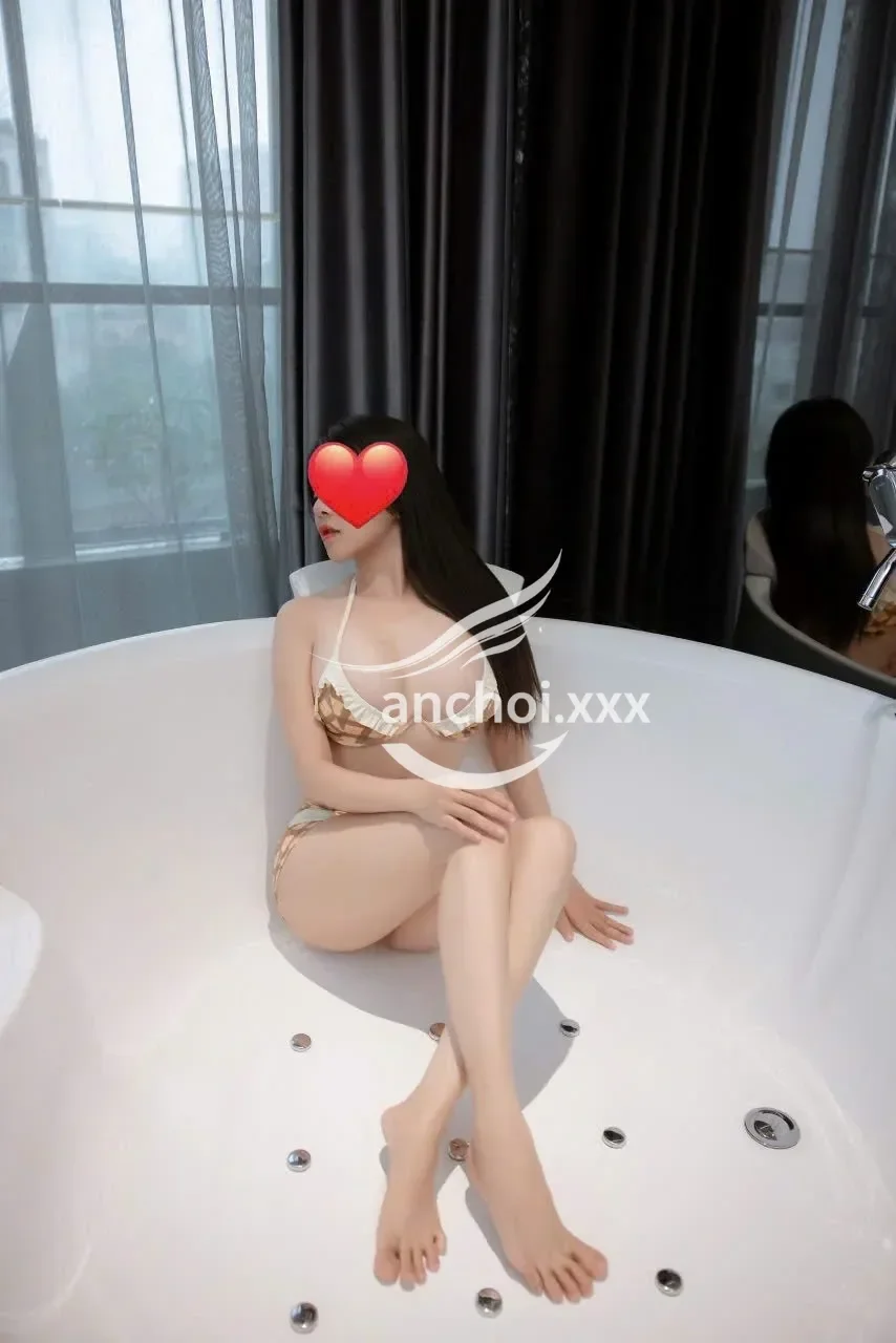 GÁI XINH BÉ SAM_ KHUÔN MẶT ẤN TƯỢNG_DA TRẮNG CHÂN DÀI_LÀM TÌNH MAX PHÊ